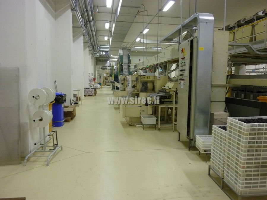 Epoxy resin floor easy to clean - candies production